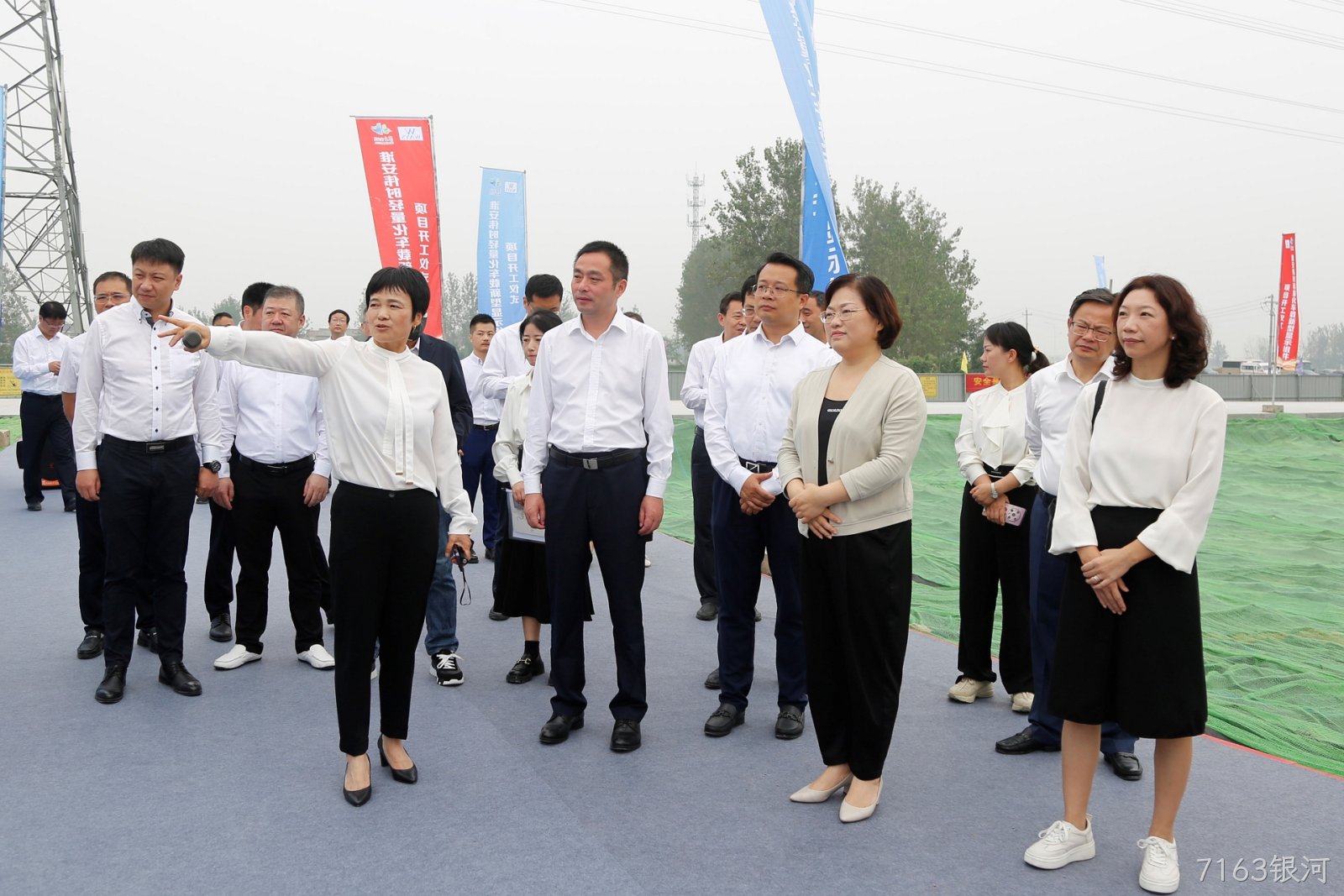 1696670165479772.jpg 淮安7163银河轻量化车载新型显示组件项目开工建设3.JPG
